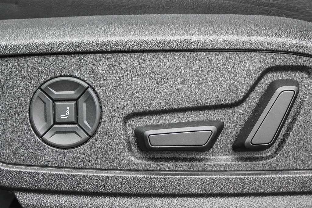 Thumbnail: 2025 Audi SQ5 - 24