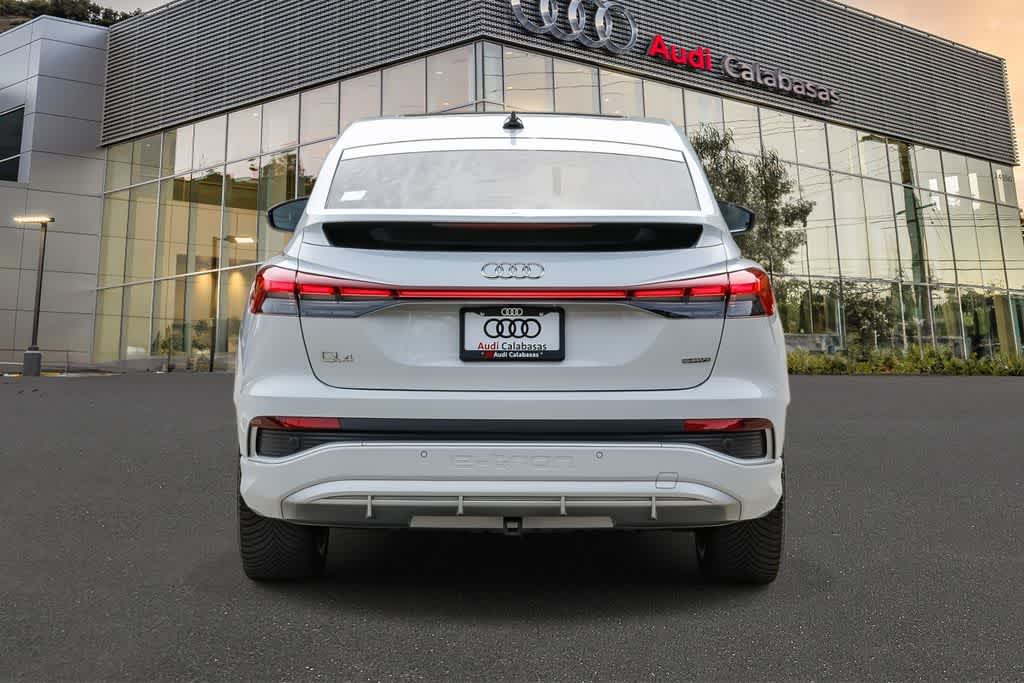 Thumbnail: 2023 Audi Q4 e-tron - 3