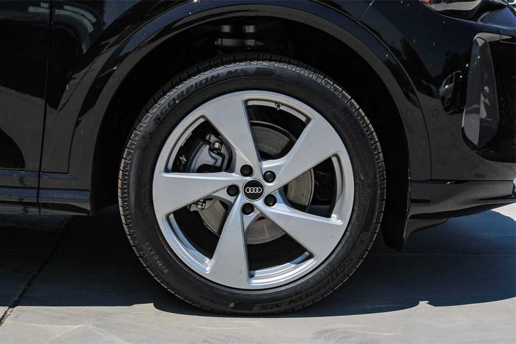 Thumbnail: 2025 Audi Q5 - 11