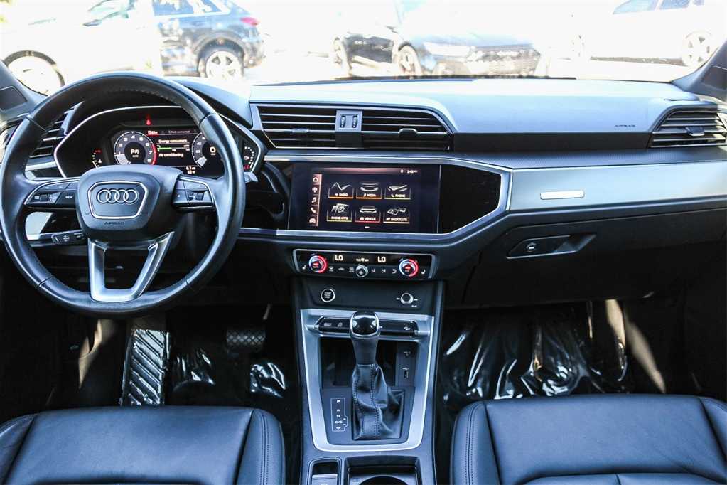 Thumbnail: 2021 Audi Q3 - 11