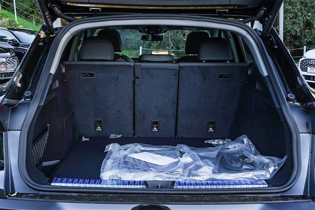 Thumbnail: 2025 Audi Q5 - 29