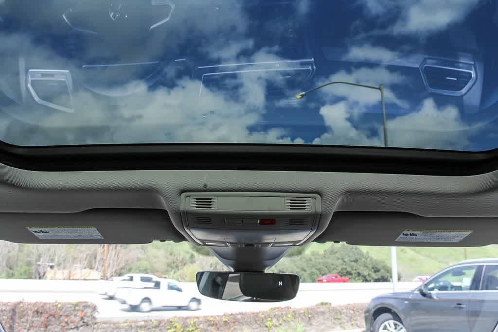 Thumbnail: 2022 Volkswagen Tiguan - 12