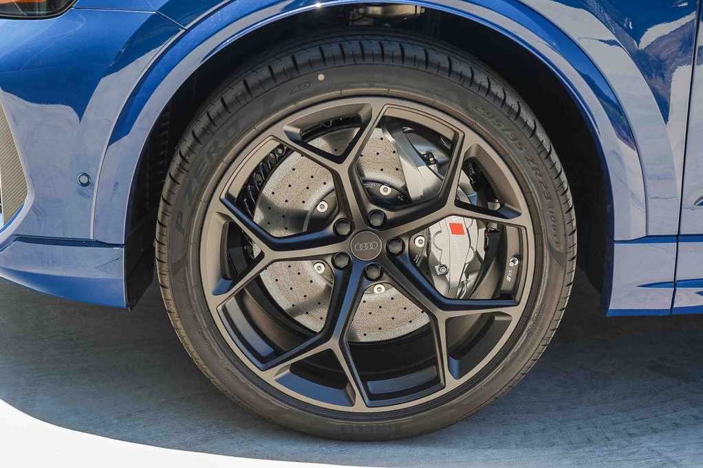 Thumbnail: 2026 Audi RS Q8 - 10