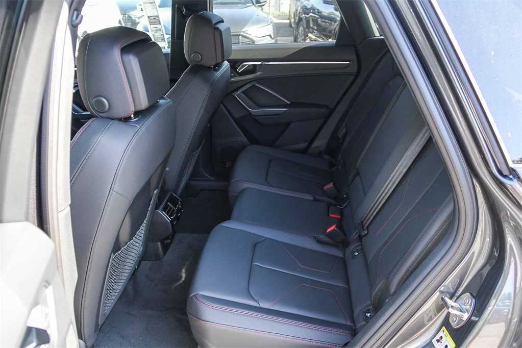 Thumbnail: 2025 Audi Q3 - 17