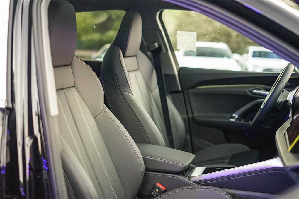 Thumbnail: 2025 Audi Q5 - 16