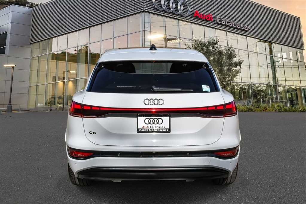 Thumbnail: 2025 Audi Q6 e-tron - 3