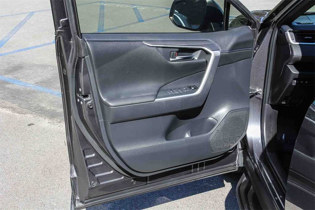 Thumbnail: 2019 Toyota RAV4 - 21