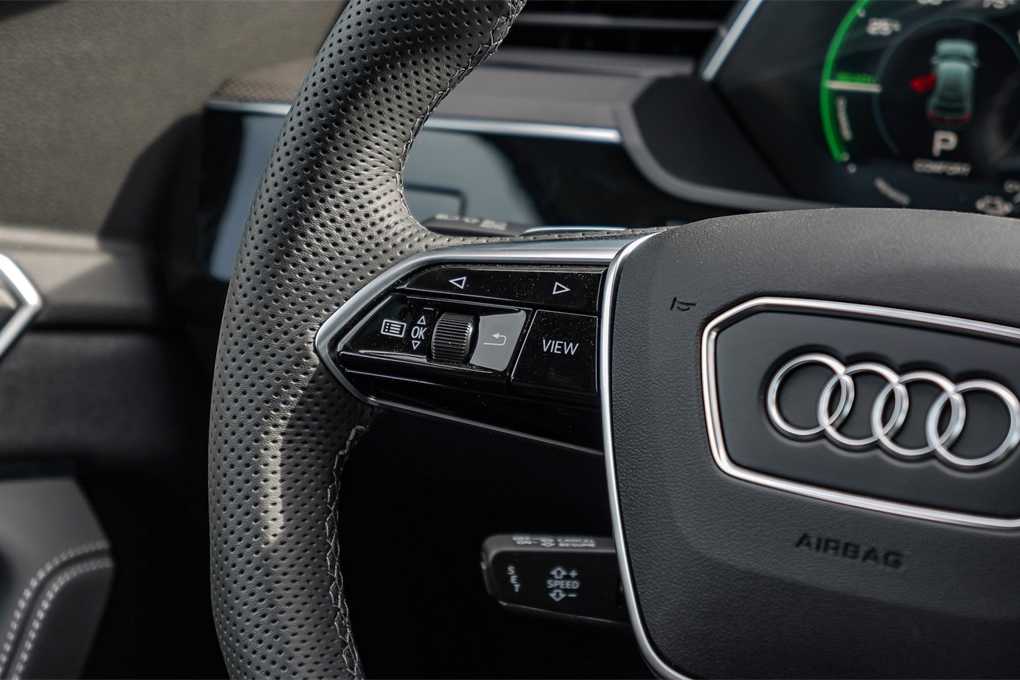 Thumbnail: 2024 Audi SQ8 e-tron - 16