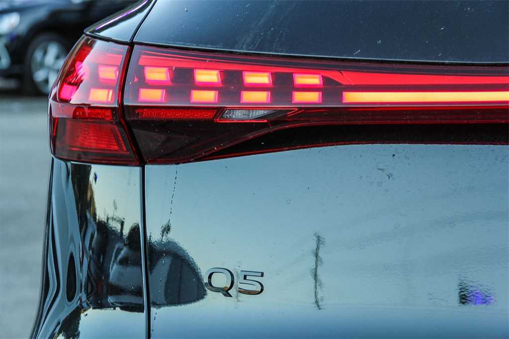 Thumbnail: 2025 Audi Q5 - 11