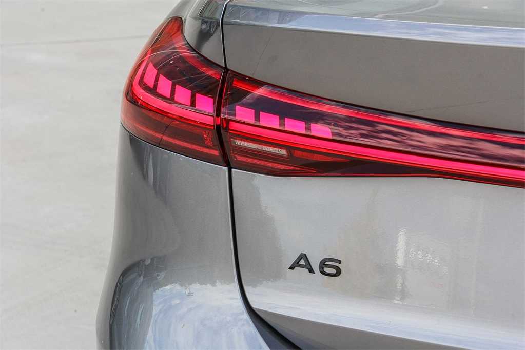 Thumbnail: 2025 Audi e-tron S - 11