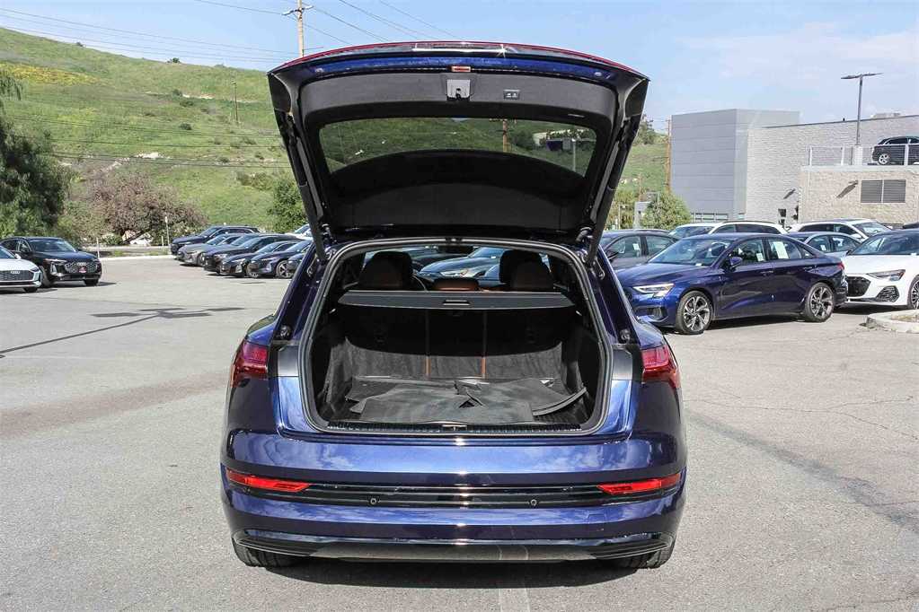 Thumbnail: 2022 Audi e-tron - 26