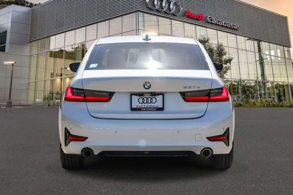 Thumbnail: 2021 BMW 3 Series - 3
