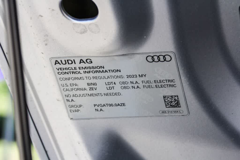 Thumbnail: 2023 Audi e-tron S - 26