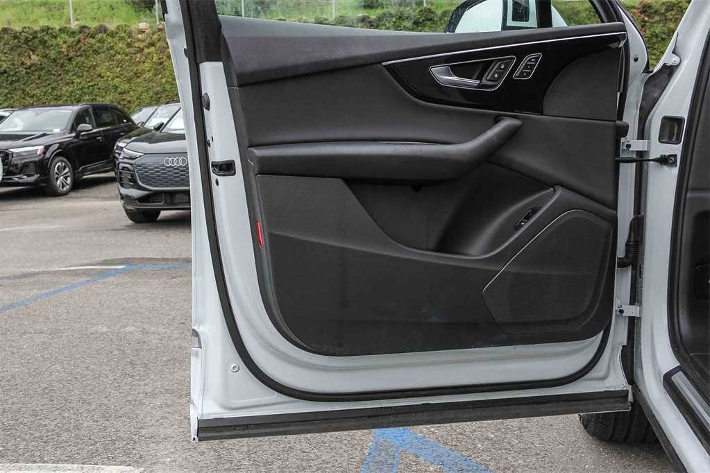 Thumbnail: 2023 Audi Q7 - 22