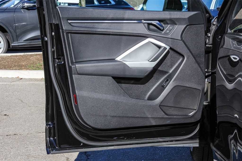 Thumbnail: 2021 Audi Q3 - 20