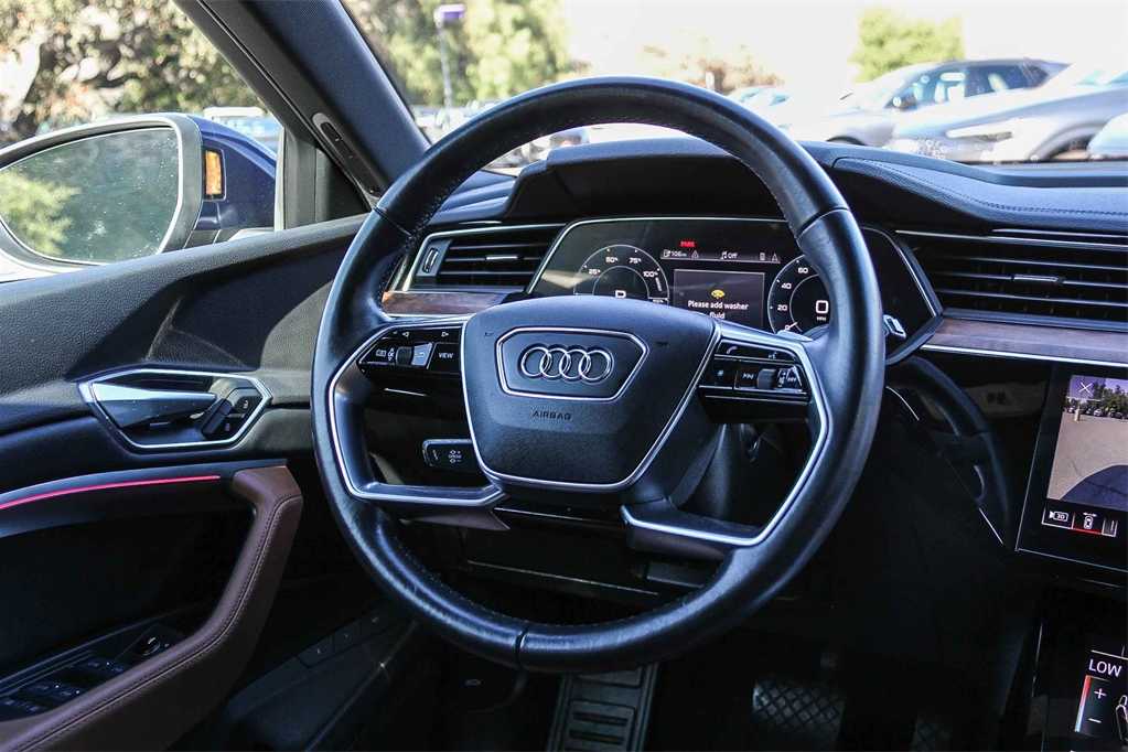 Thumbnail: 2022 Audi e-tron - 16