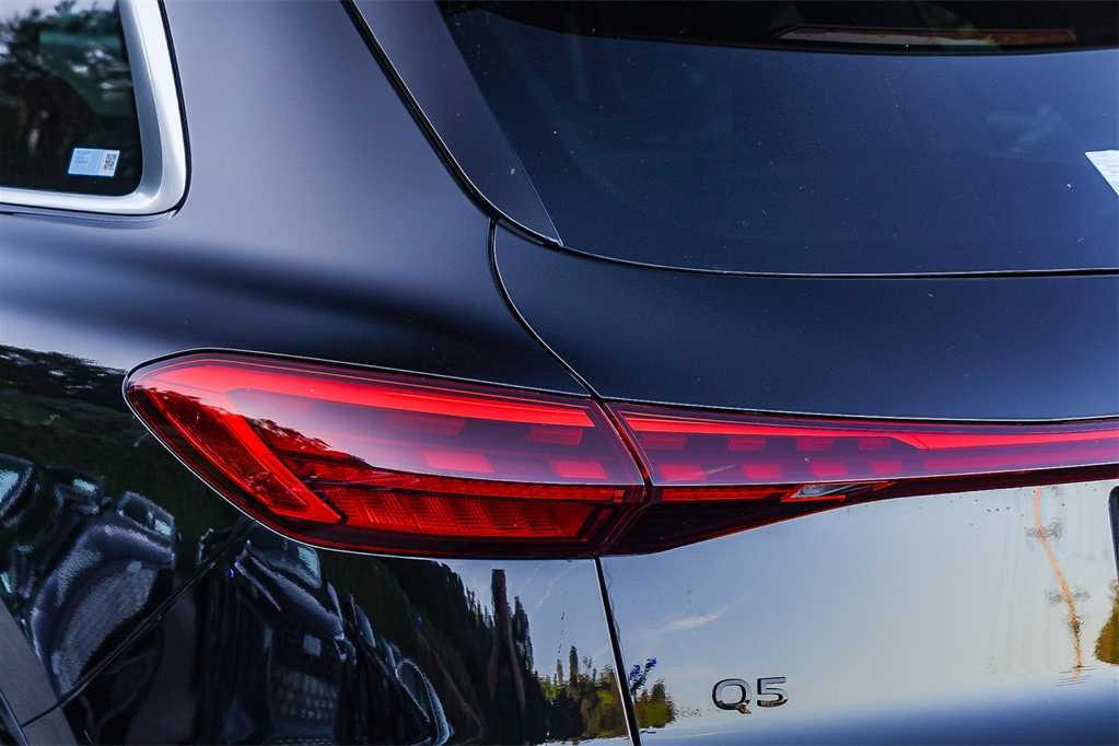 Thumbnail: 2025 Audi Q5 - 7