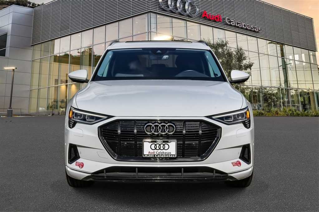 Thumbnail: 2022 Audi e-tron - 6