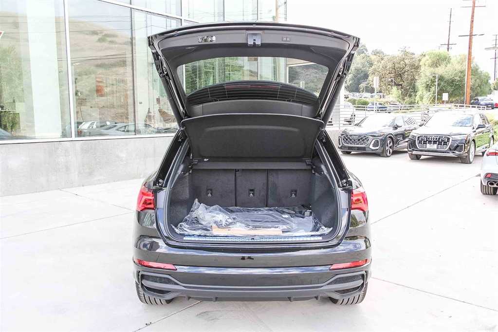 Thumbnail: 2025 Audi Q3 - 26