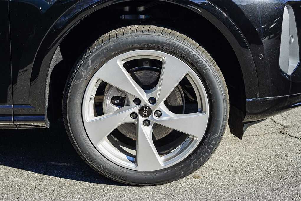 Thumbnail: 2025 Audi Q5 - 9