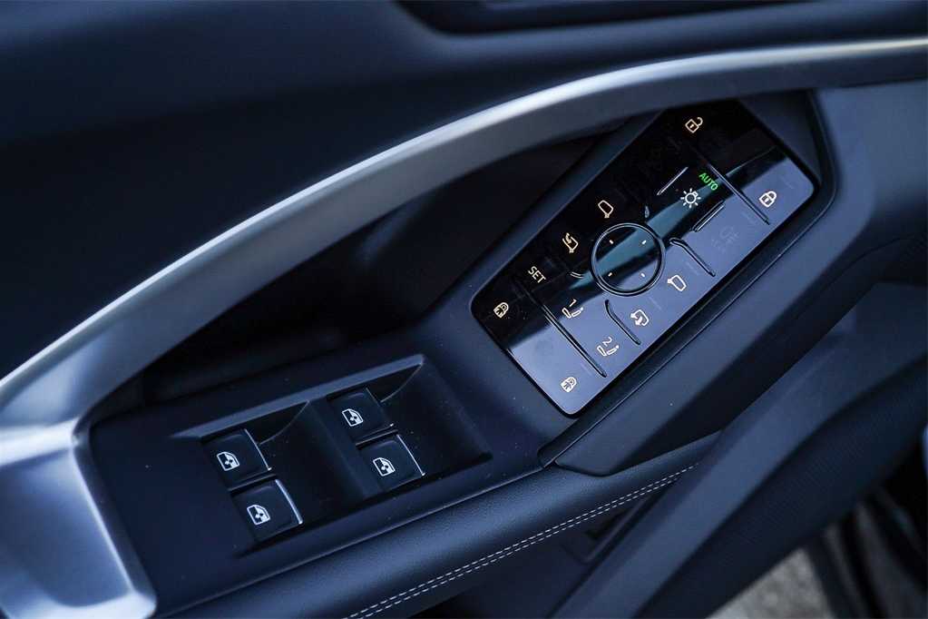 Thumbnail: 2025 Audi Q5 - 23