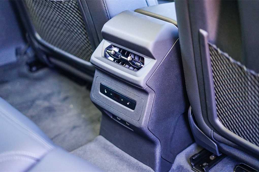 Thumbnail: 2025 Audi e-tron S - 16