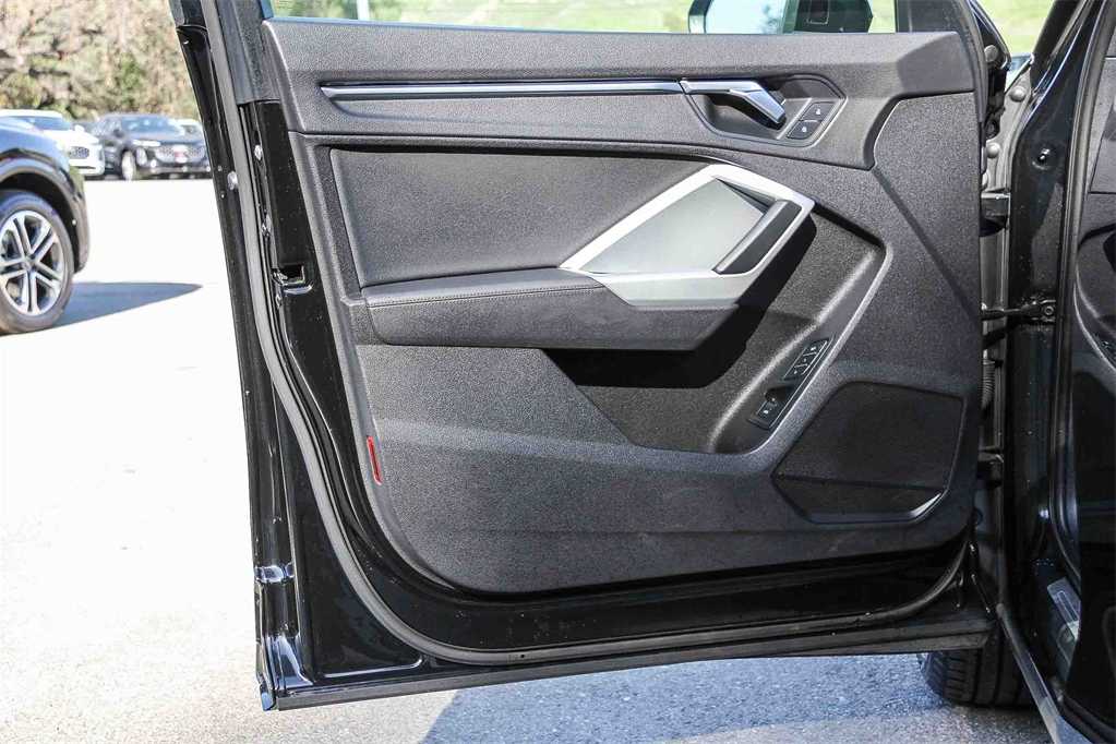 Thumbnail: 2022 Audi Q3 - 22