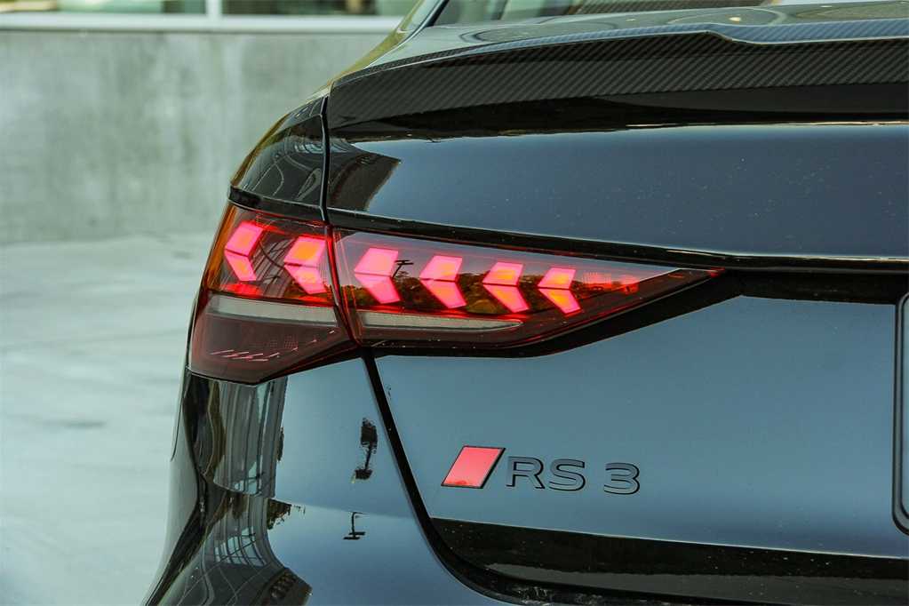 Thumbnail: 2025 Audi SQ5 - 11