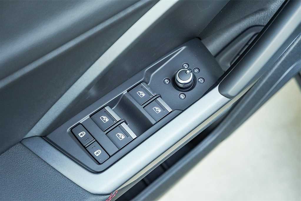 Thumbnail: 2025 Audi Q3 - 23