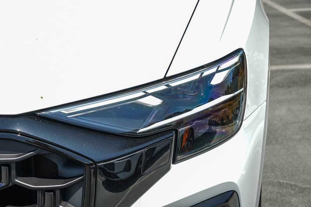 Thumbnail: 2026 Audi Q8 - 8