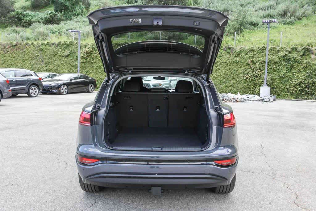 Thumbnail: 2025 Audi Q6 e-tron - 26