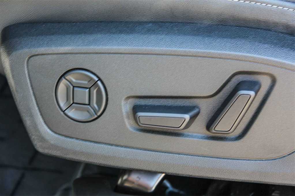 Thumbnail: 2023 Audi Q4 e-tron - 16