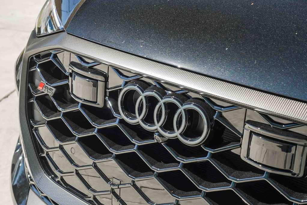 Thumbnail: 2026 Audi RS Q8 - 9