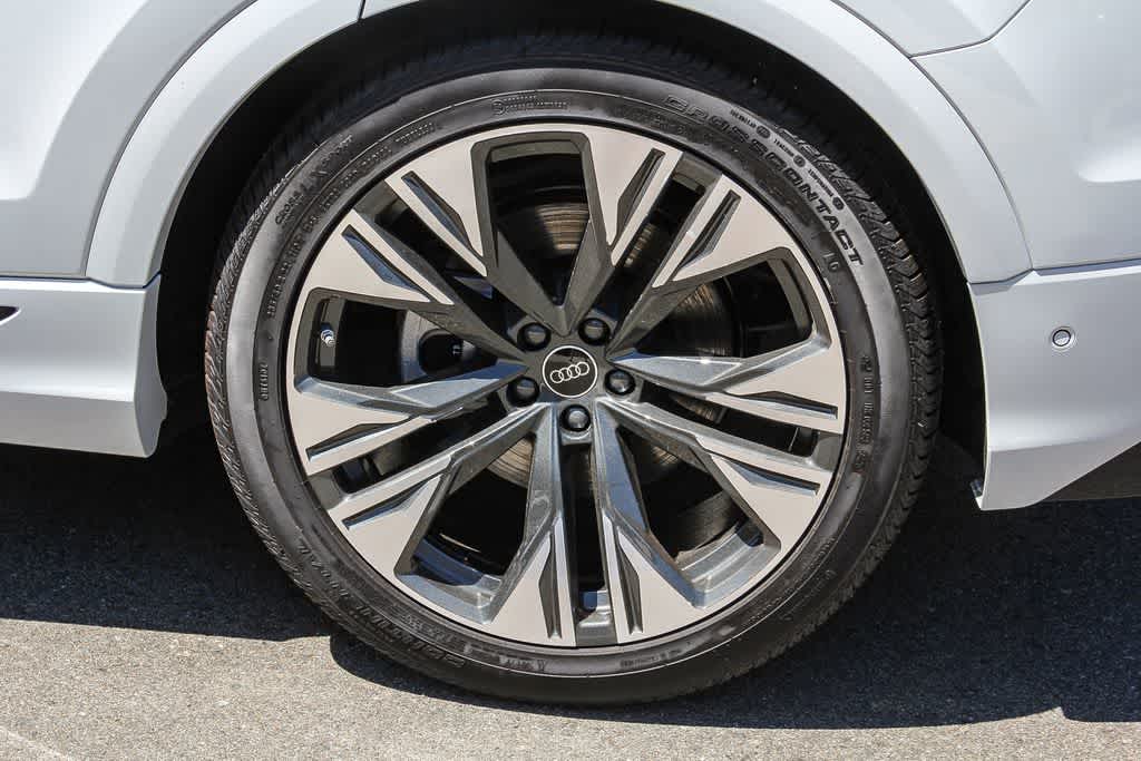 Thumbnail: 2026 Audi Q8 - 10