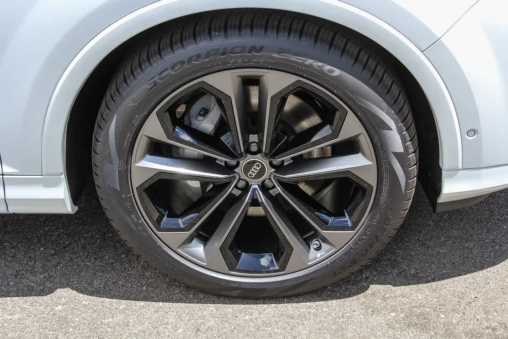 Thumbnail: 2026 Audi Q7 - 9