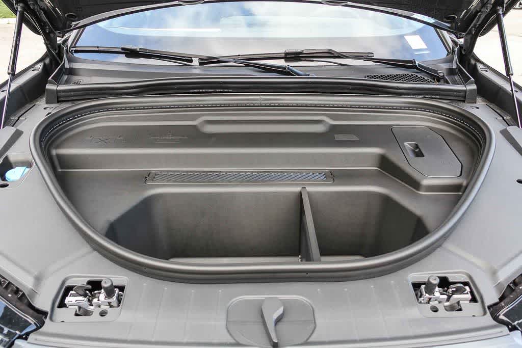 Thumbnail: 2025 Audi Q6 e-tron - 27