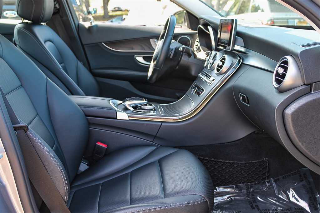 Thumbnail: 2016 Mercedes-Benz C-Class - 18