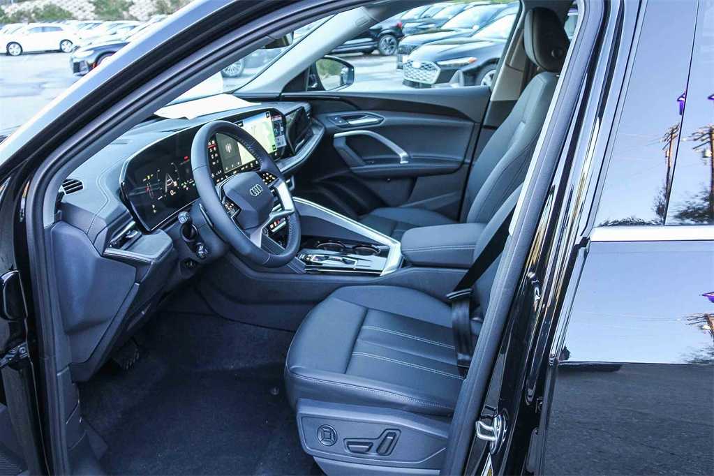 Thumbnail: 2025 Audi Q5 - 19