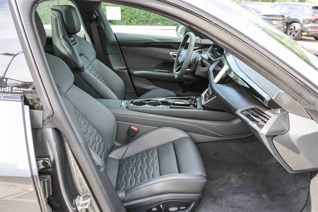 Thumbnail: 2026 Audi e-tron GT - 18