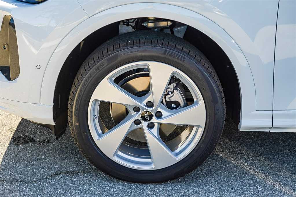 Thumbnail: 2025 Audi Q5 - 10