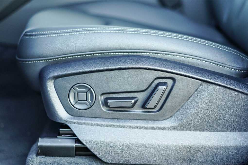 Thumbnail: 2026 Audi Q8 - 21