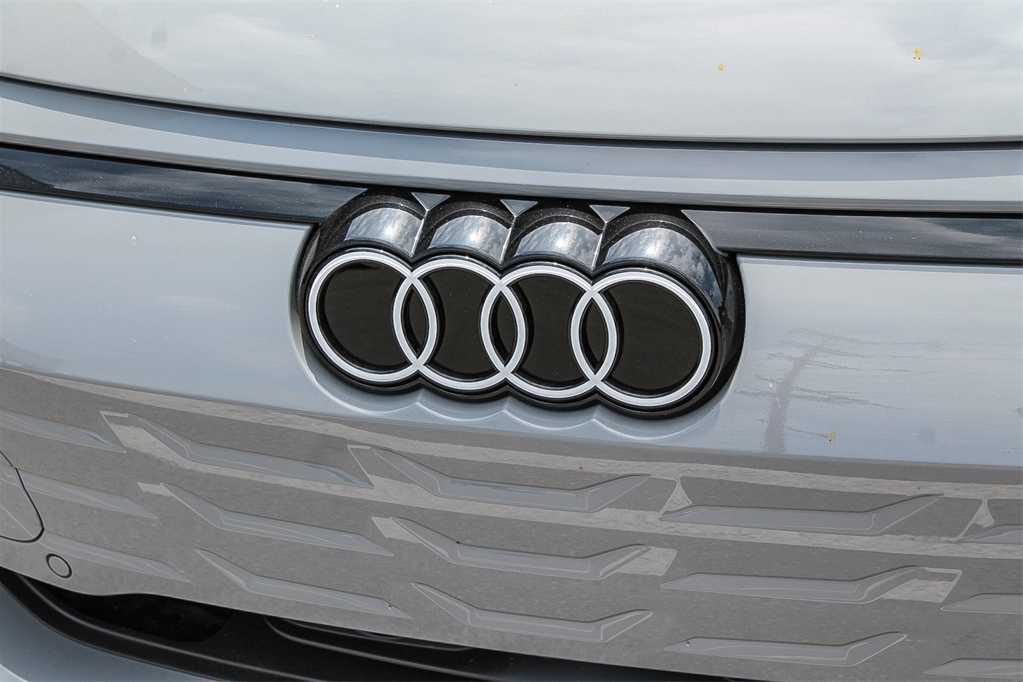 Thumbnail: 2025 Audi e-tron GT - 9