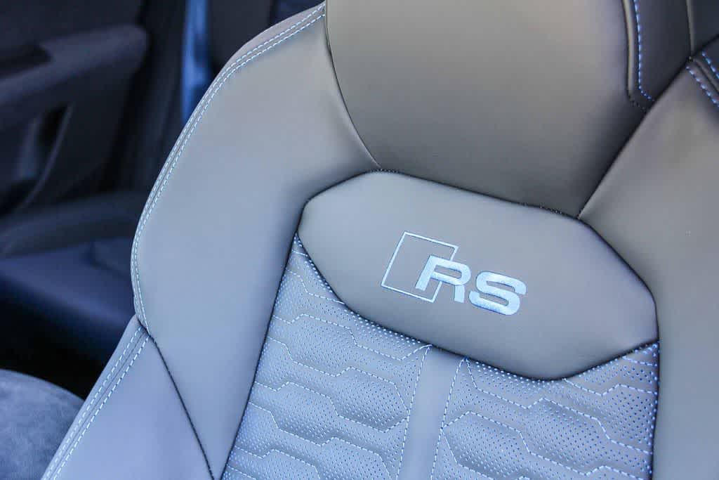 Thumbnail: 2026 Audi RS Q8 - 22