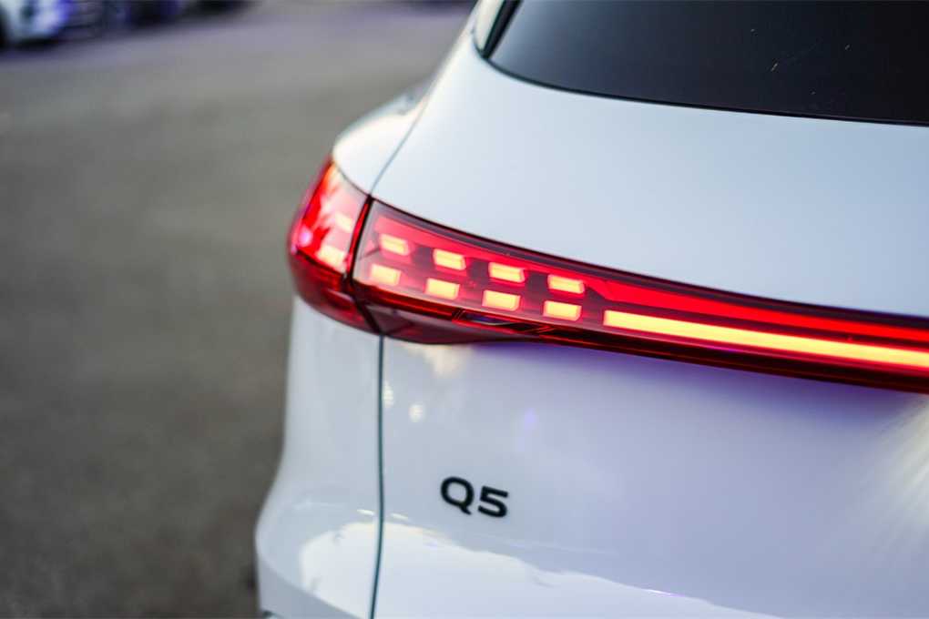 Thumbnail: 2025 Audi Q5 - 10