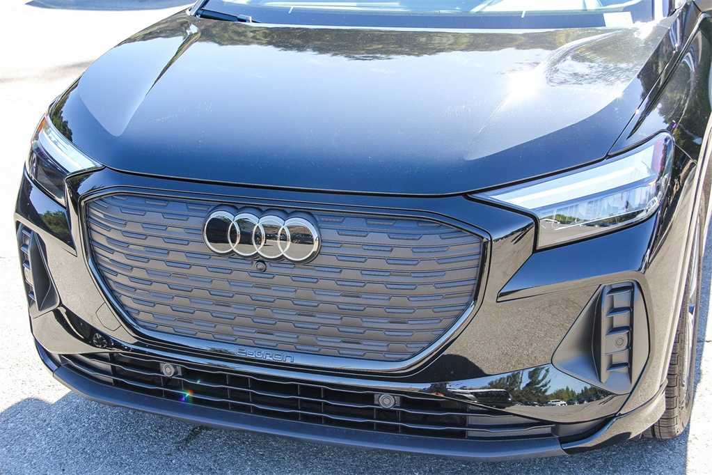 Thumbnail: 2025 Audi Q4 e-tron - 8