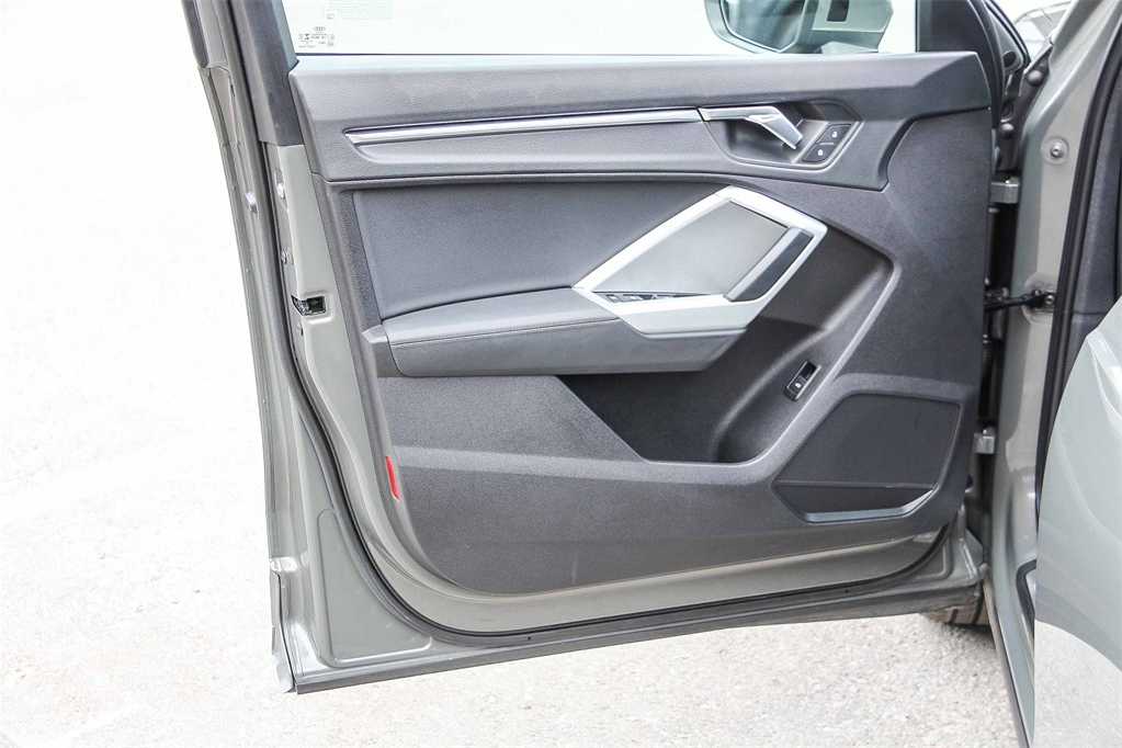 Thumbnail: 2021 Audi Q3 - 21