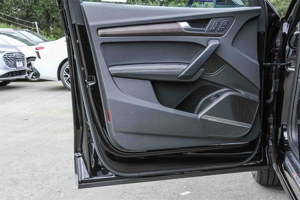 Thumbnail: 2025 Audi Q5 - 22