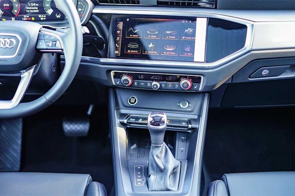 Thumbnail: 2025 Audi Q3 - 12