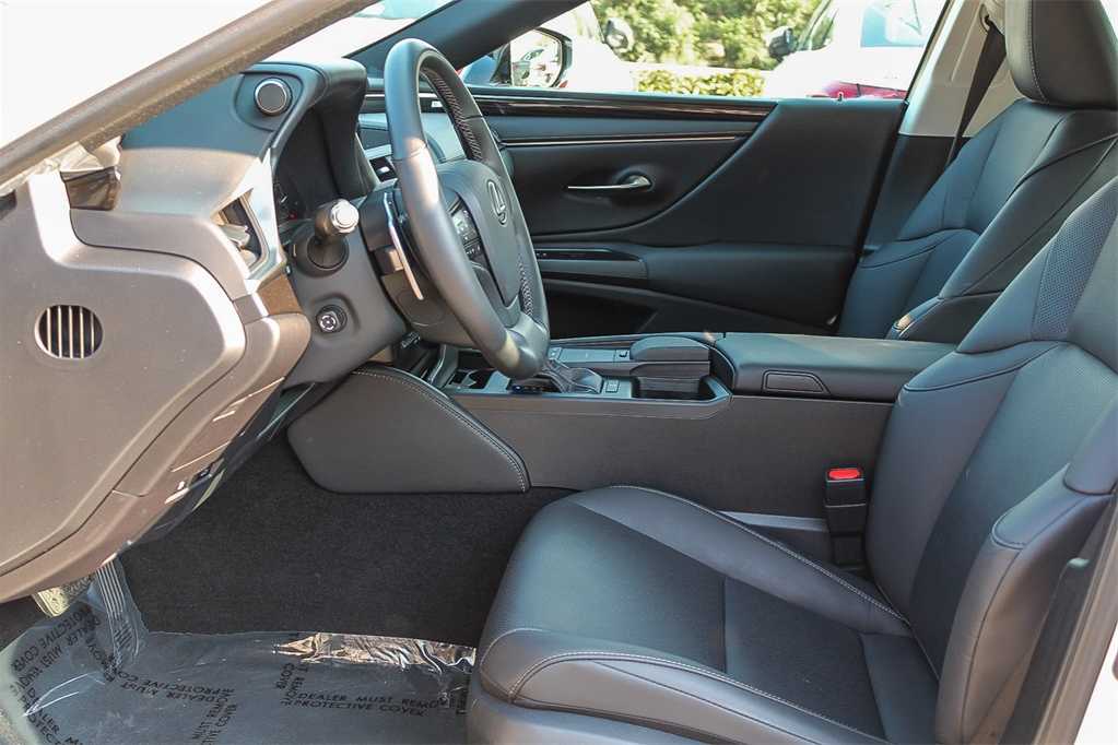 Thumbnail: 2019 Lexus ES - 20
