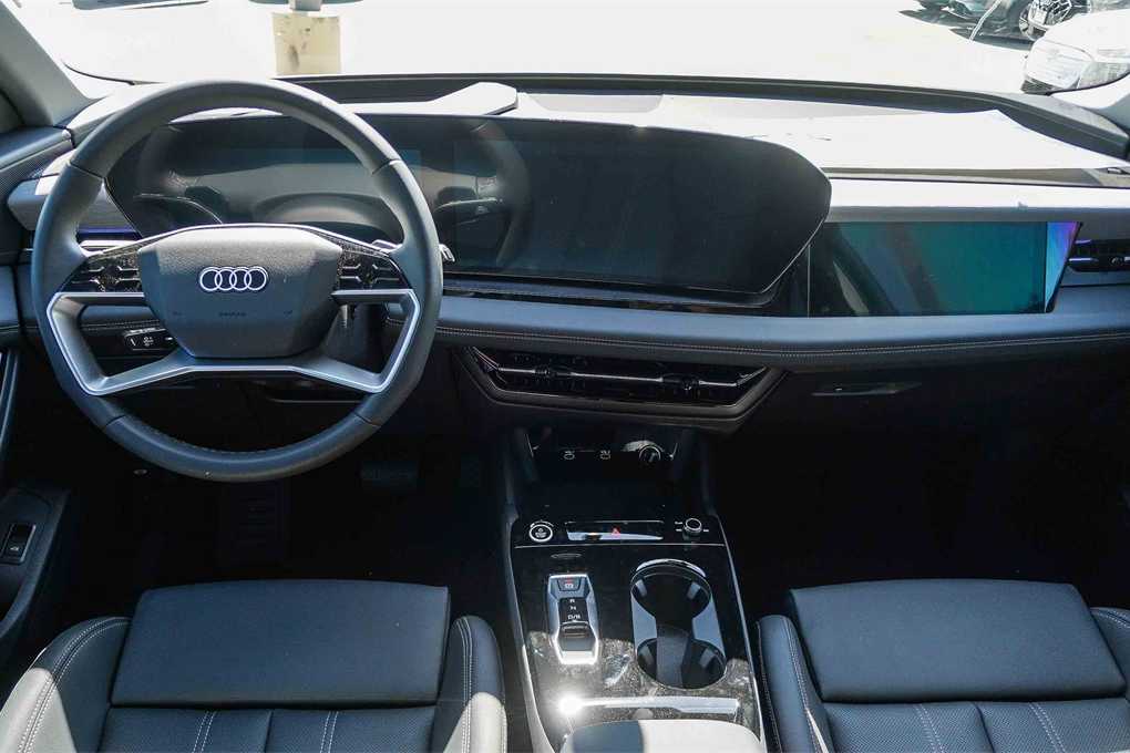 Thumbnail: 2025 Audi Q6 e-tron - 12